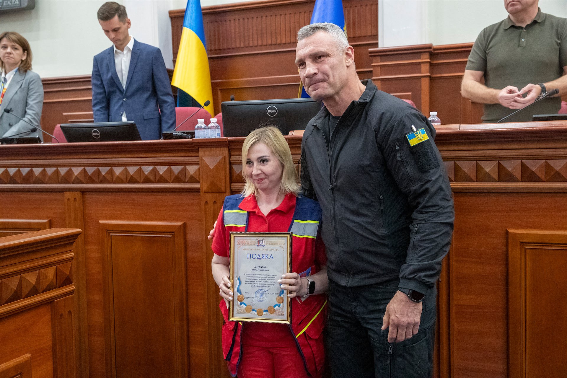 У Києві з нагоди Всесвітнього дня екстреної допомоги відзначили працівників столичної служби «екстренки».-12