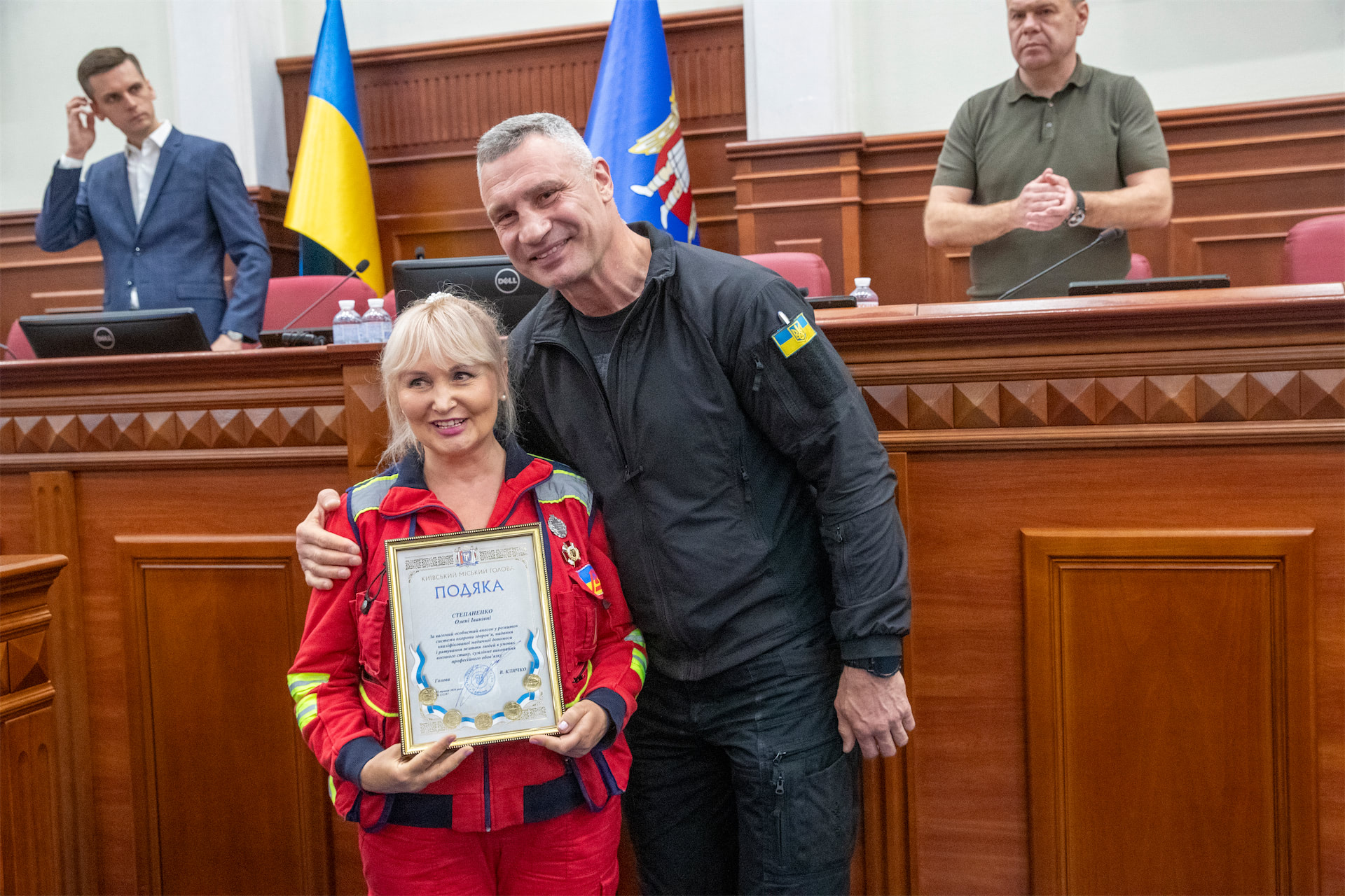 У Києві з нагоди Всесвітнього дня екстреної допомоги відзначили працівників столичної служби «екстренки».-16