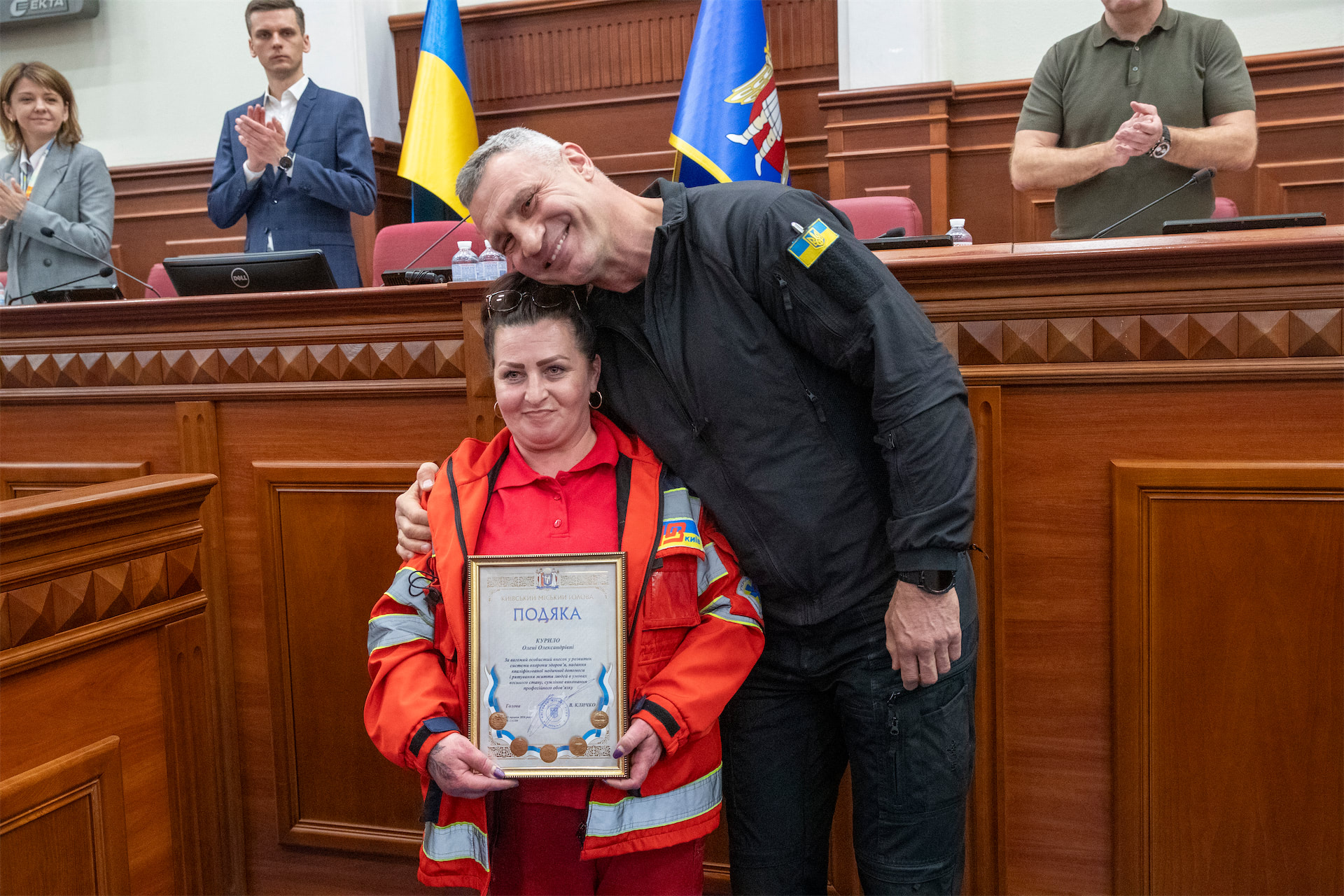 У Києві з нагоди Всесвітнього дня екстреної допомоги відзначили працівників столичної служби «екстренки».-18