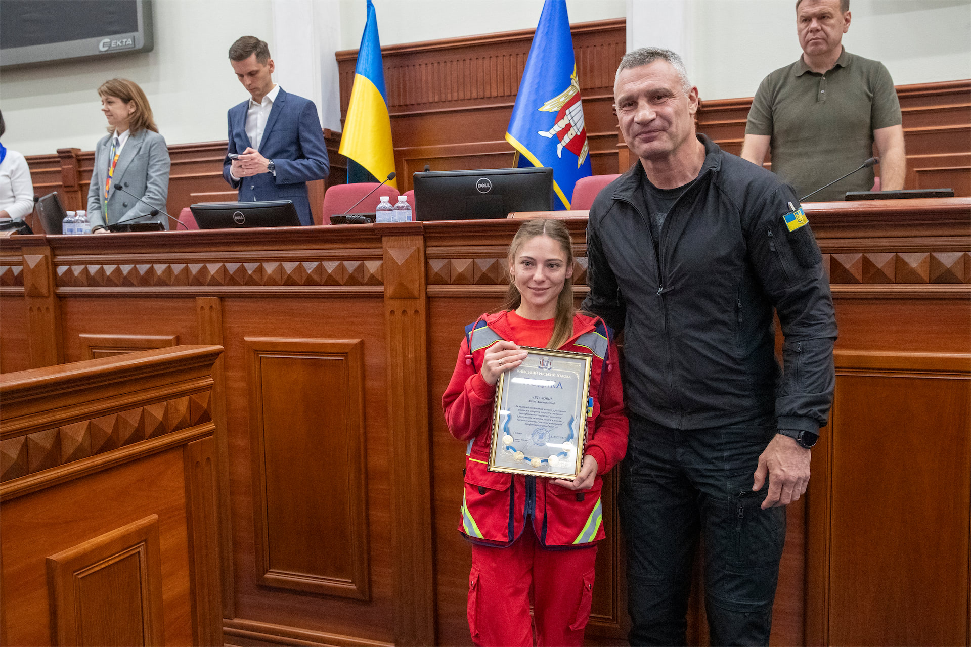 У Києві з нагоди Всесвітнього дня екстреної допомоги відзначили працівників столичної служби «екстренки».-36