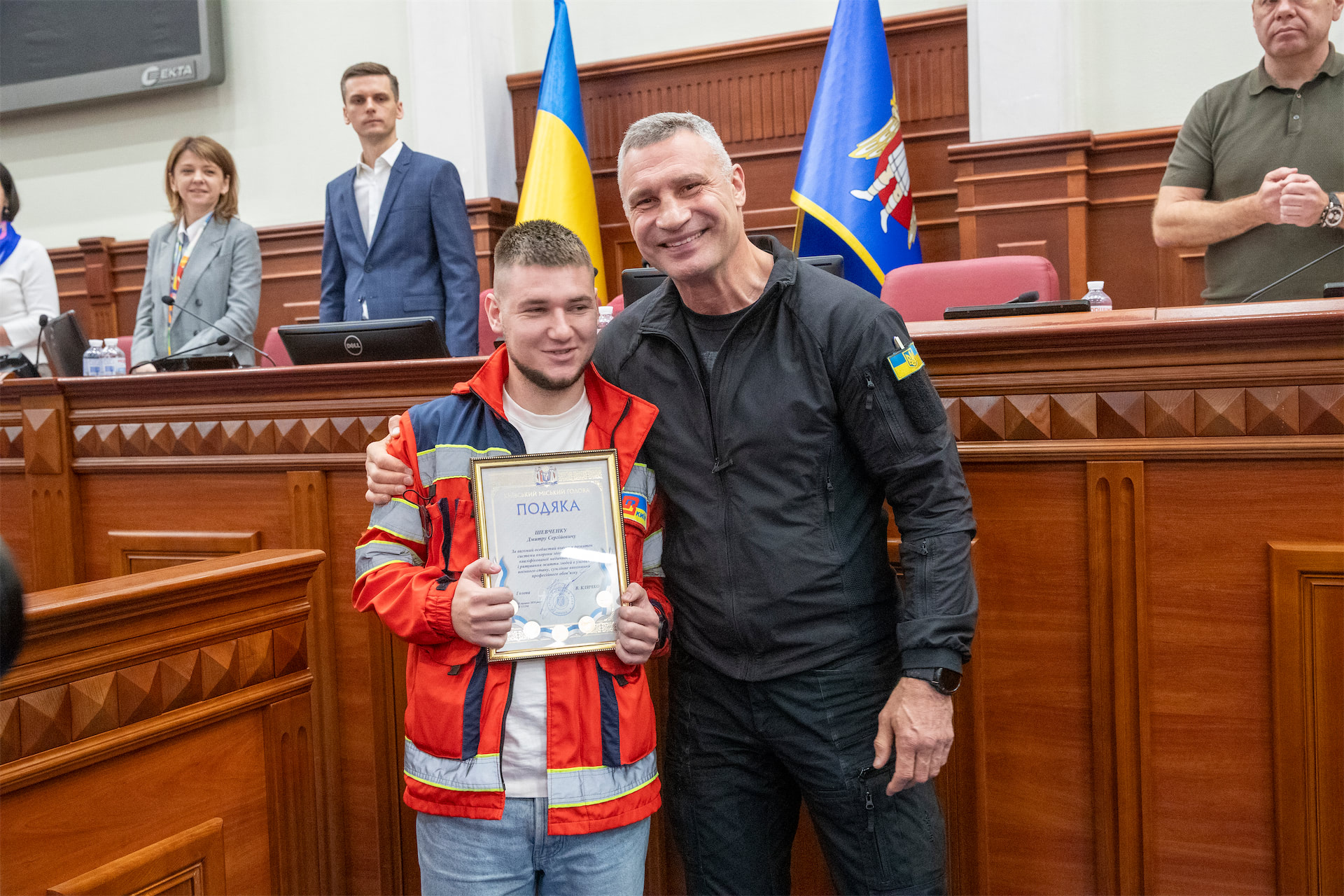 У Києві з нагоди Всесвітнього дня екстреної допомоги відзначили працівників столичної служби «екстренки».-7
